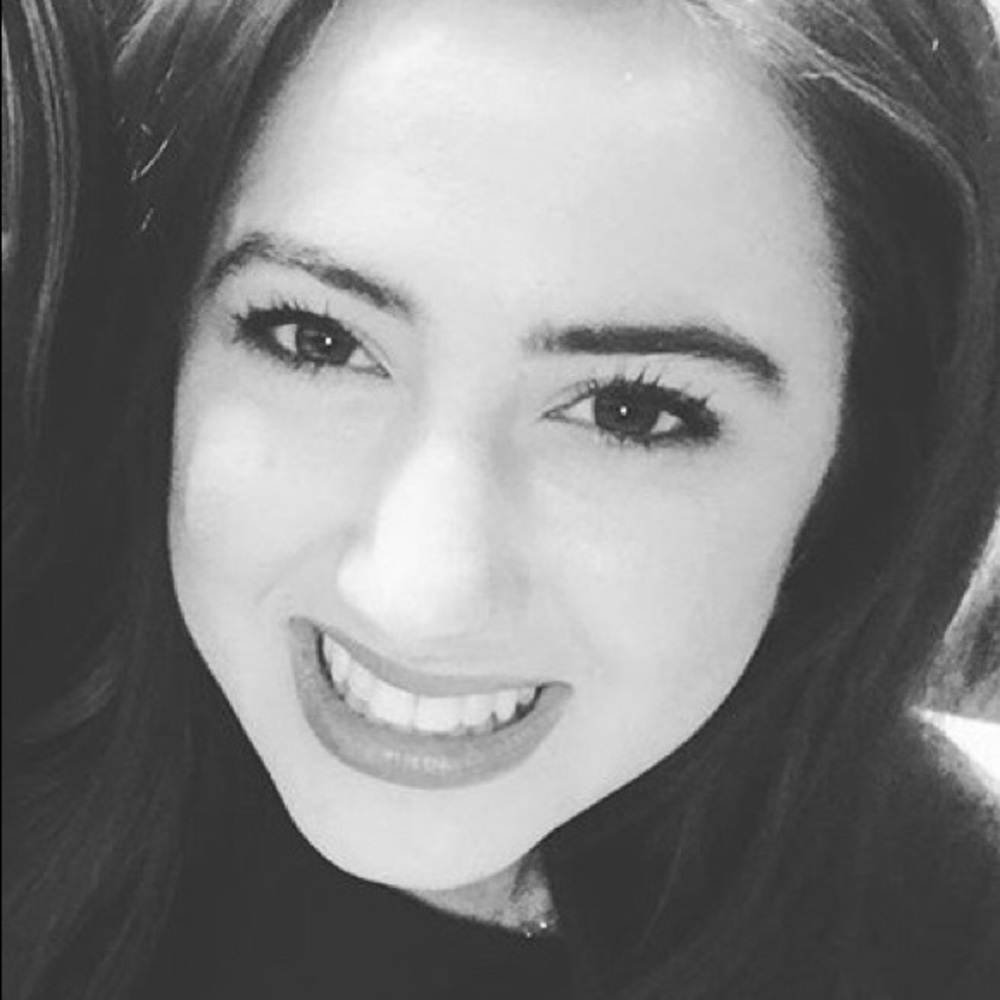 Poshmark Ambassador! Hi I’m Lauren! - Picture 2 of 7